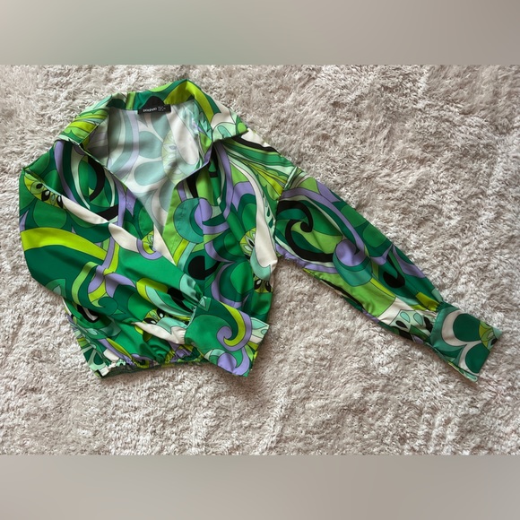 BOOHOO cross shirt with elastic hem, size UK8 - Picture 1 of 4